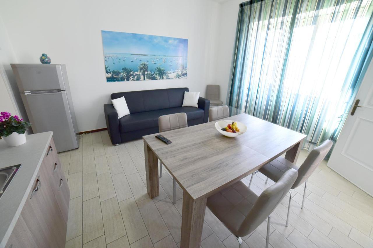Case Vacanza Via Mozart Porto Cesareo Bagian luar foto